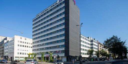 Umbau eines Bürogebäudes sowie Neubau eines Flachbaus für ein Hotel